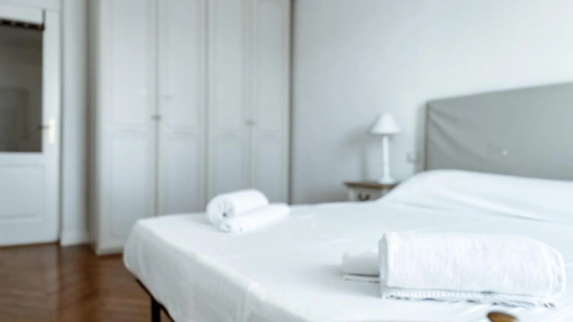 Appartement White Pearl - Citycenter - Large & Elegant Flat Milaan Italië