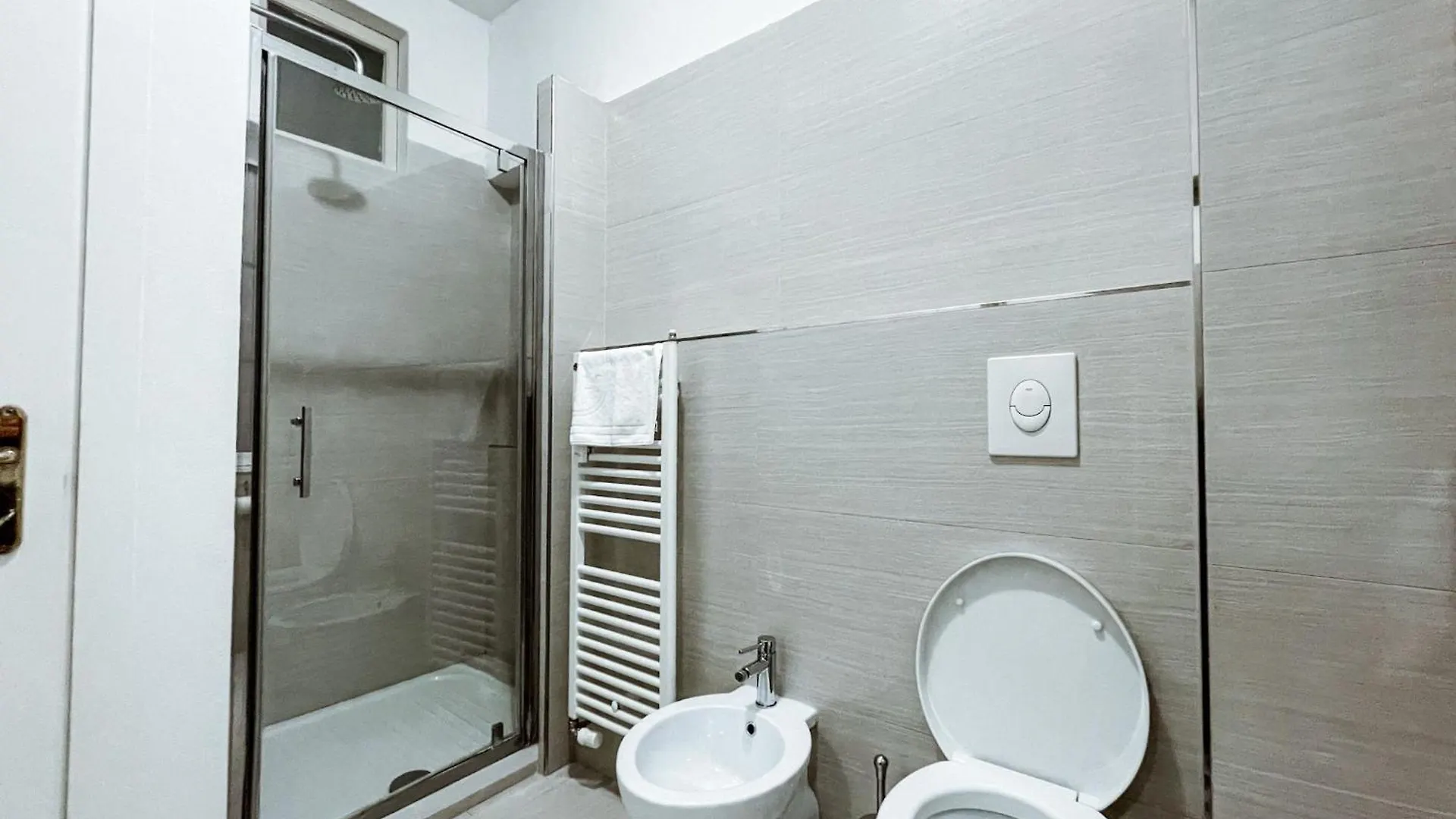Apartment White Pearl - Citycenter - Large & Elegant Flat Milan